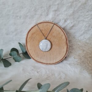 Collier Howlite cabochon